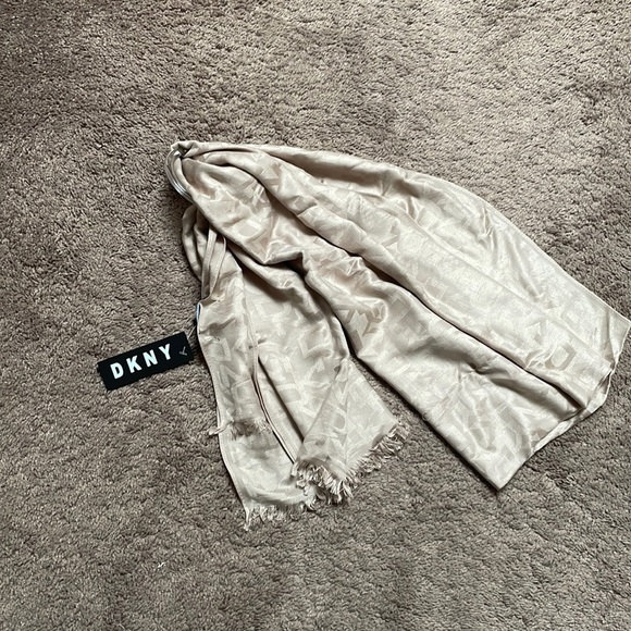🧣 DKNY shawl/scarf🧣 - Picture 1 of 3